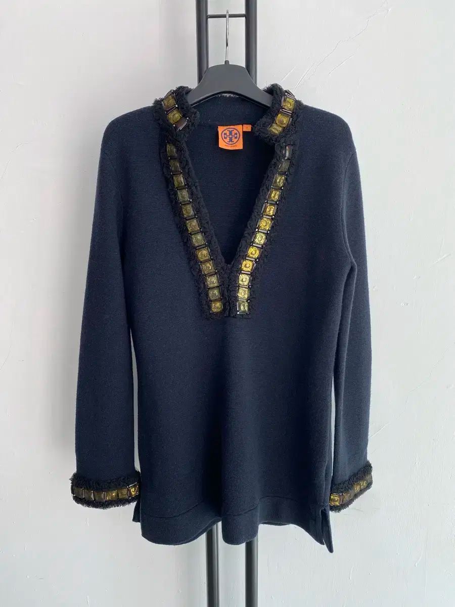 Tory Burch トリーバーチ TORYBURCH 黒 Vネック ニット