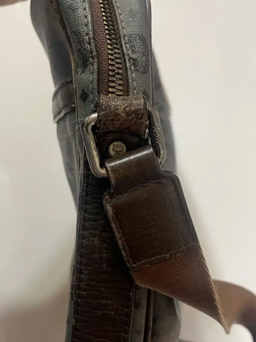 ヴィセトス グレー