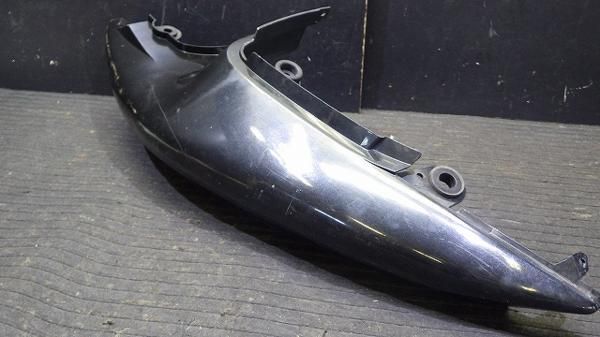 スズキ　SV400S VK53A　シートカウル左　割れ無し　S87-78