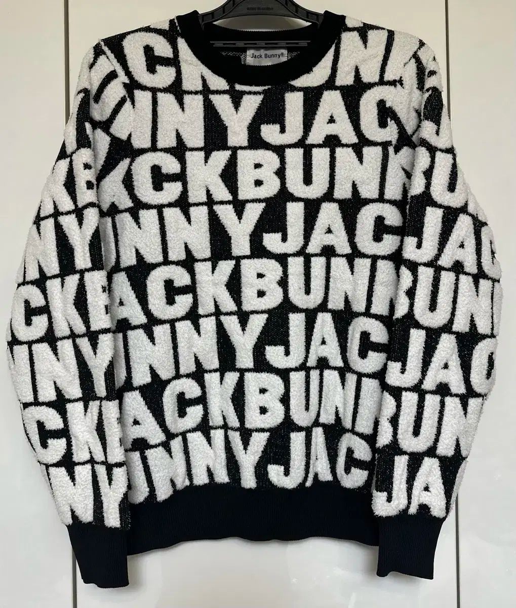 ジャックバニー ブラック アンド 白 ロゴ ニット