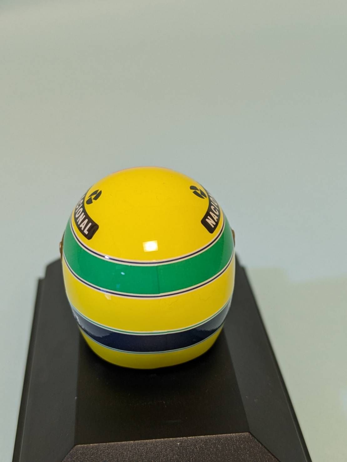 ミニチャンプス1/8 アイルトンセナヘルメットコレクション 1993 - メルカリ