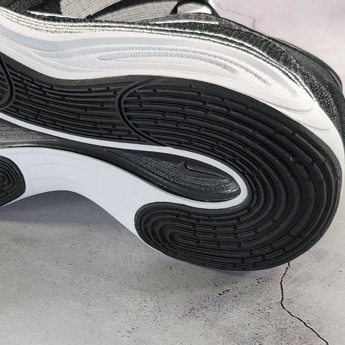 焦点のあった NIKE ナイキ 280 G T ハッスル アカデミー EP 黒 白 お洒落な