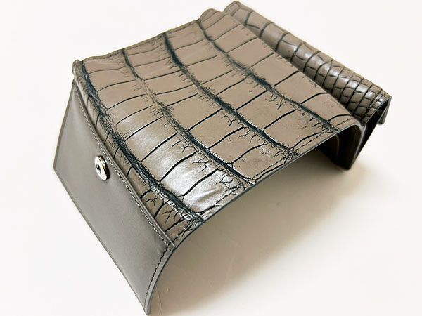財布 クロコダイル くすみベージュ 三つ折り 財布 スマートウォレット 