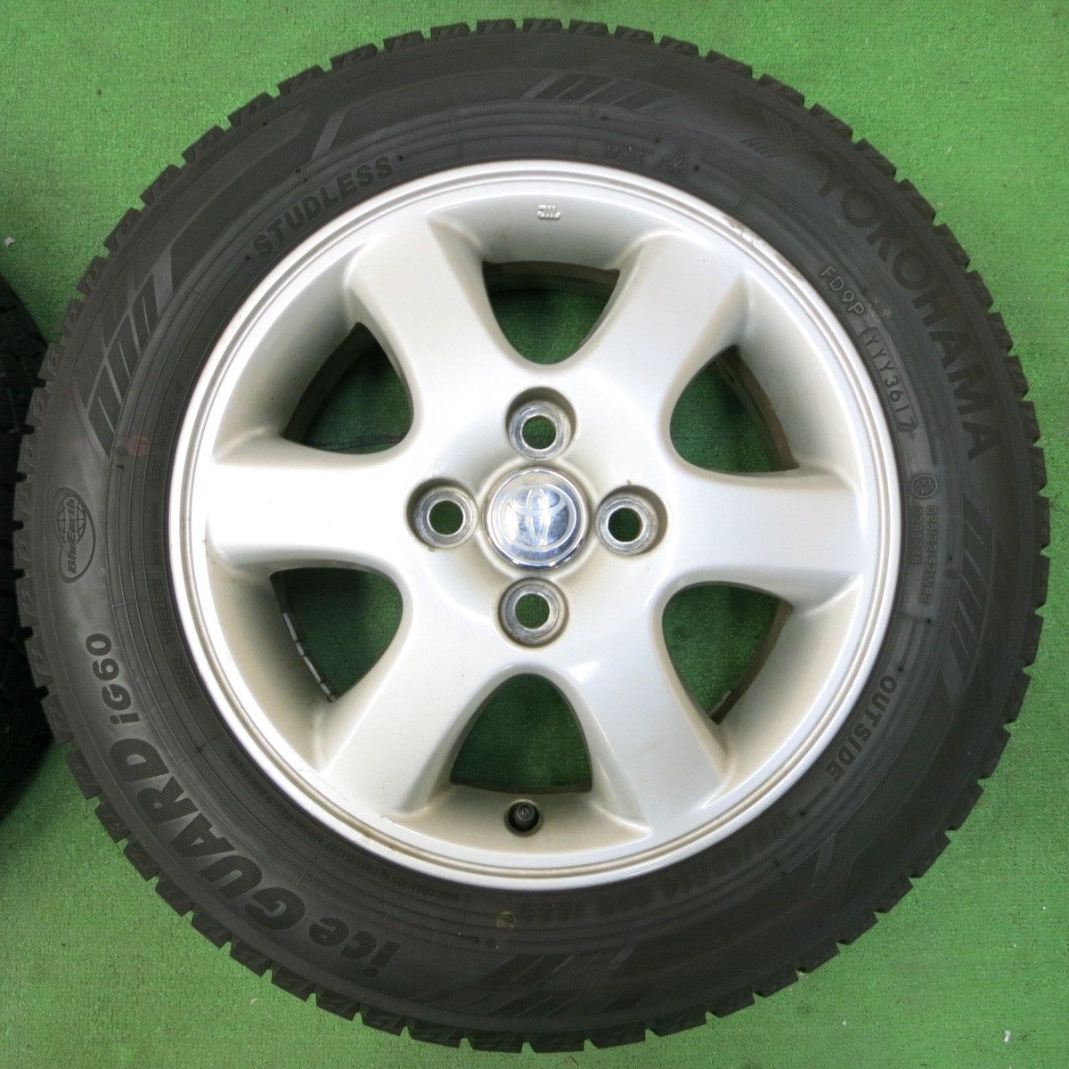 送料無料* バリ溝！9分☆トヨタ カローラ フィールダー 純正 175/65R14 