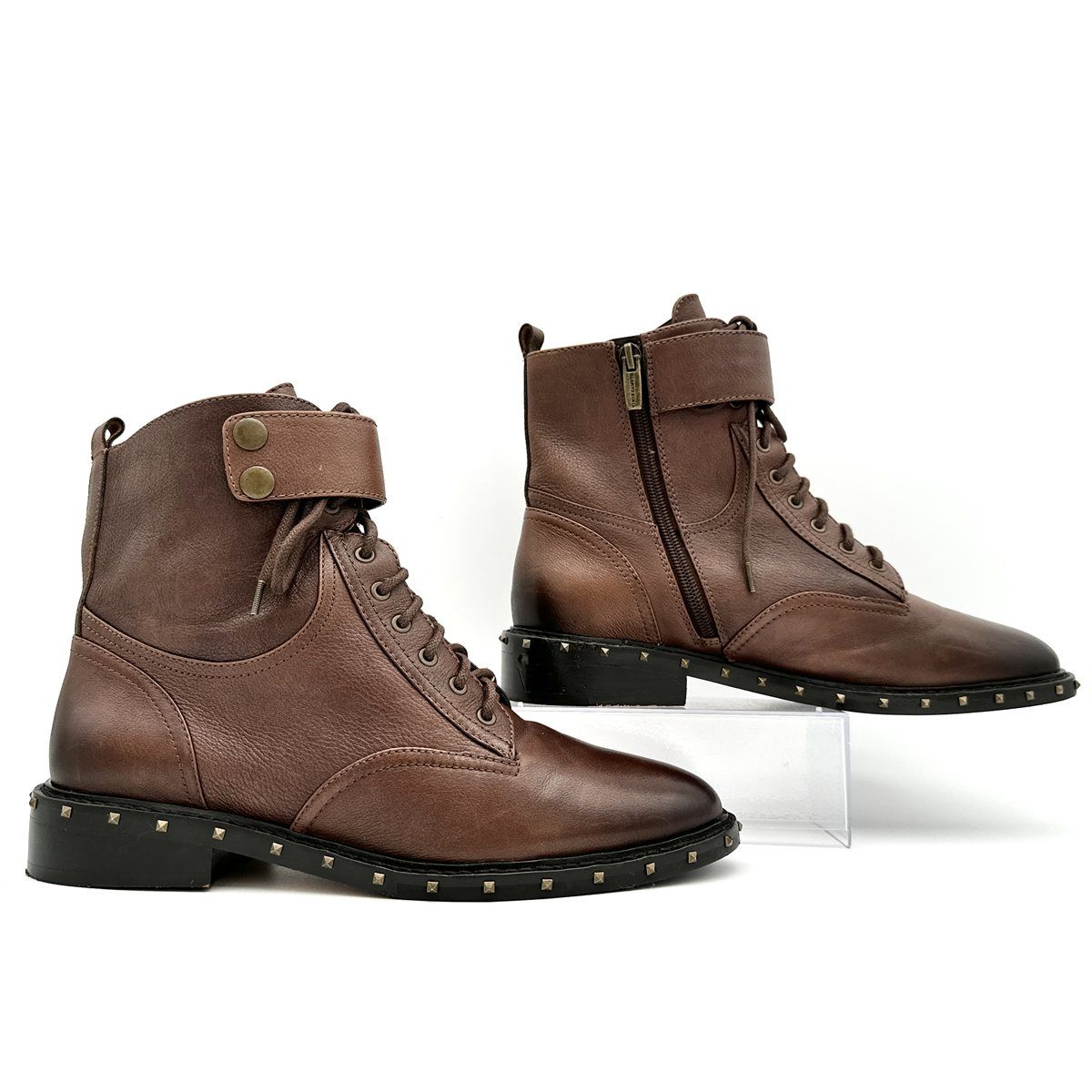 VINCE CAMUTO ショートブーツ 本革 スタッズ サイドシップ VINCE CAMUTO ショートブーツ 本革 スタッズ サイドシップ