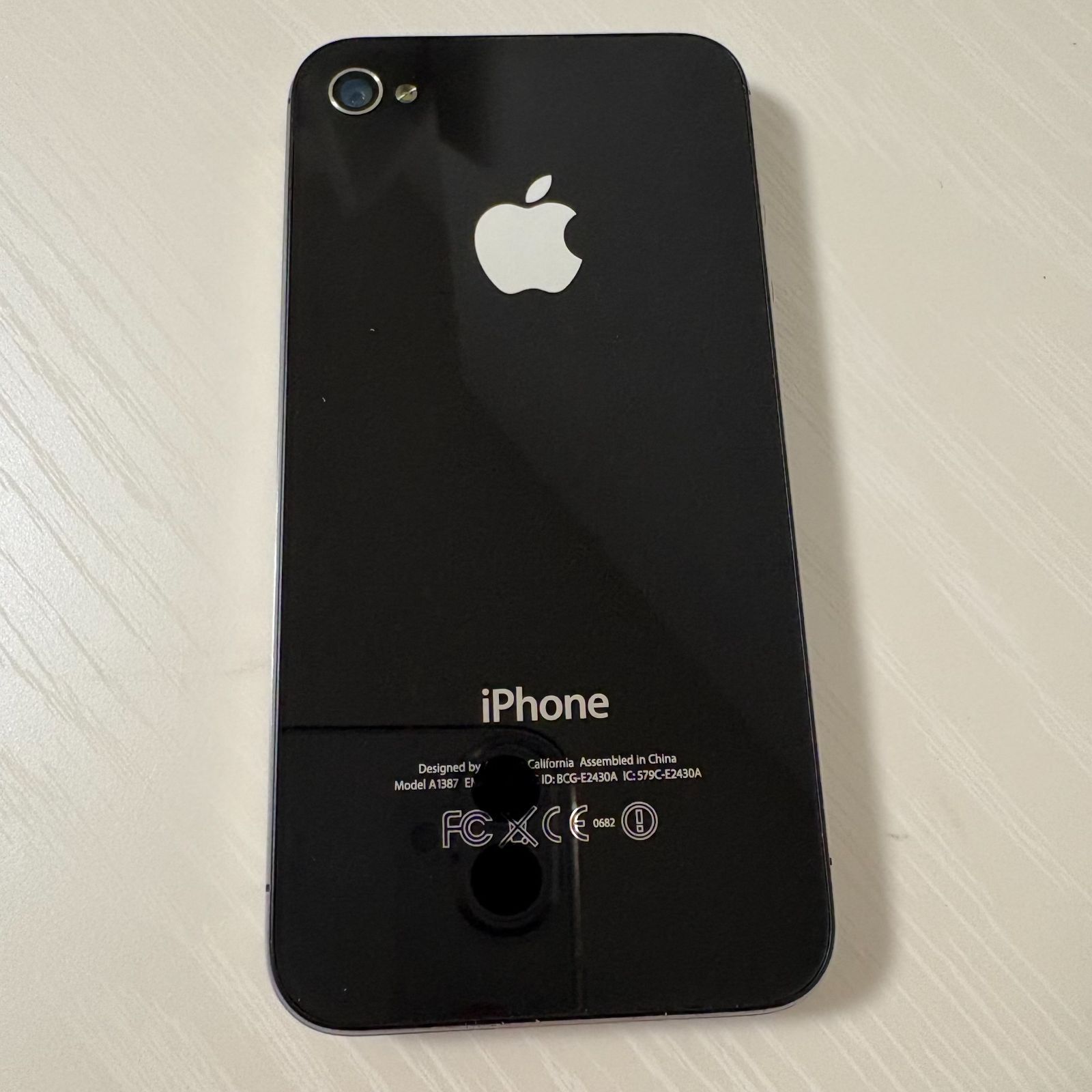 iPhone4S au 32GB ブラック　美品 iPhone 4s (再生新品/コレクター品) SIMフリー版 Apple iPhone4S