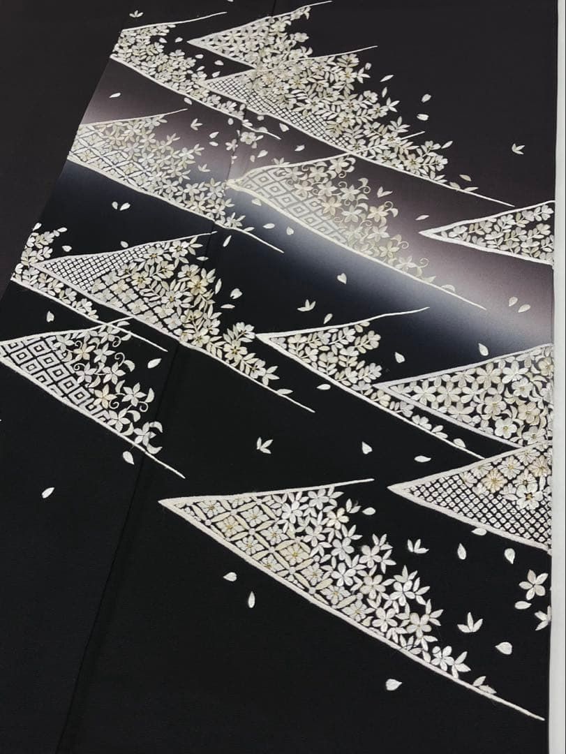 繍栄 手刺繍 訪問着 付け下げ 金糸 グラデーション 花文様 正絹 繍栄 手刺繍 訪問着 付け下げ 金糸 グラデーション 花文様 正絹 - メルカリ