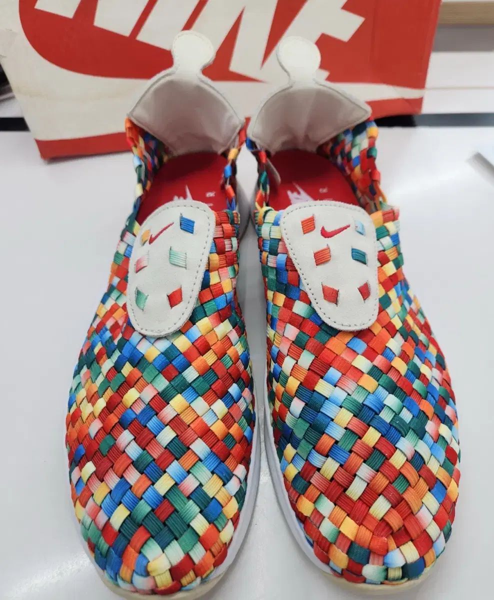 NIKE(ナイキ) エア ウーブン レインボー 260