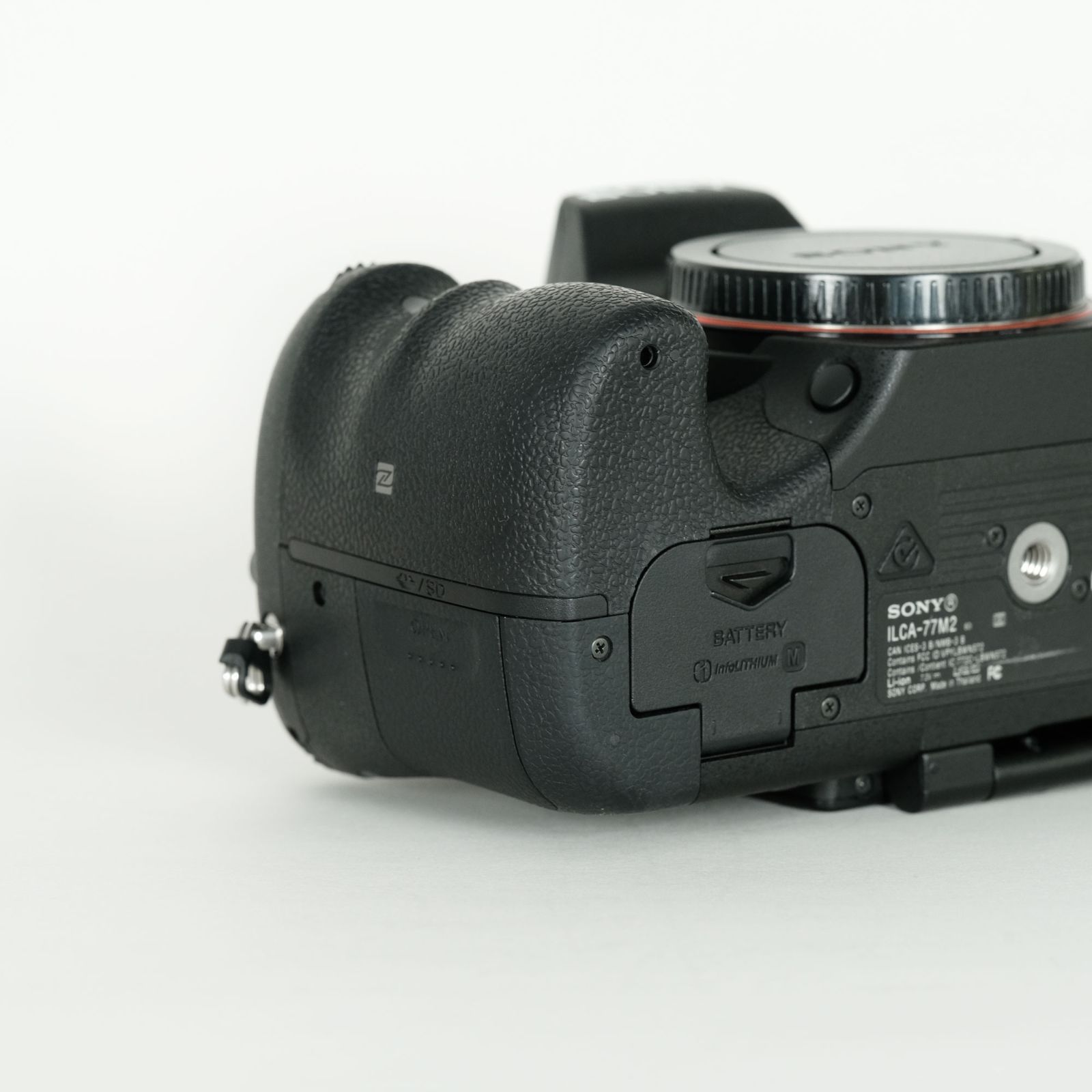 ILCA-77M2 |