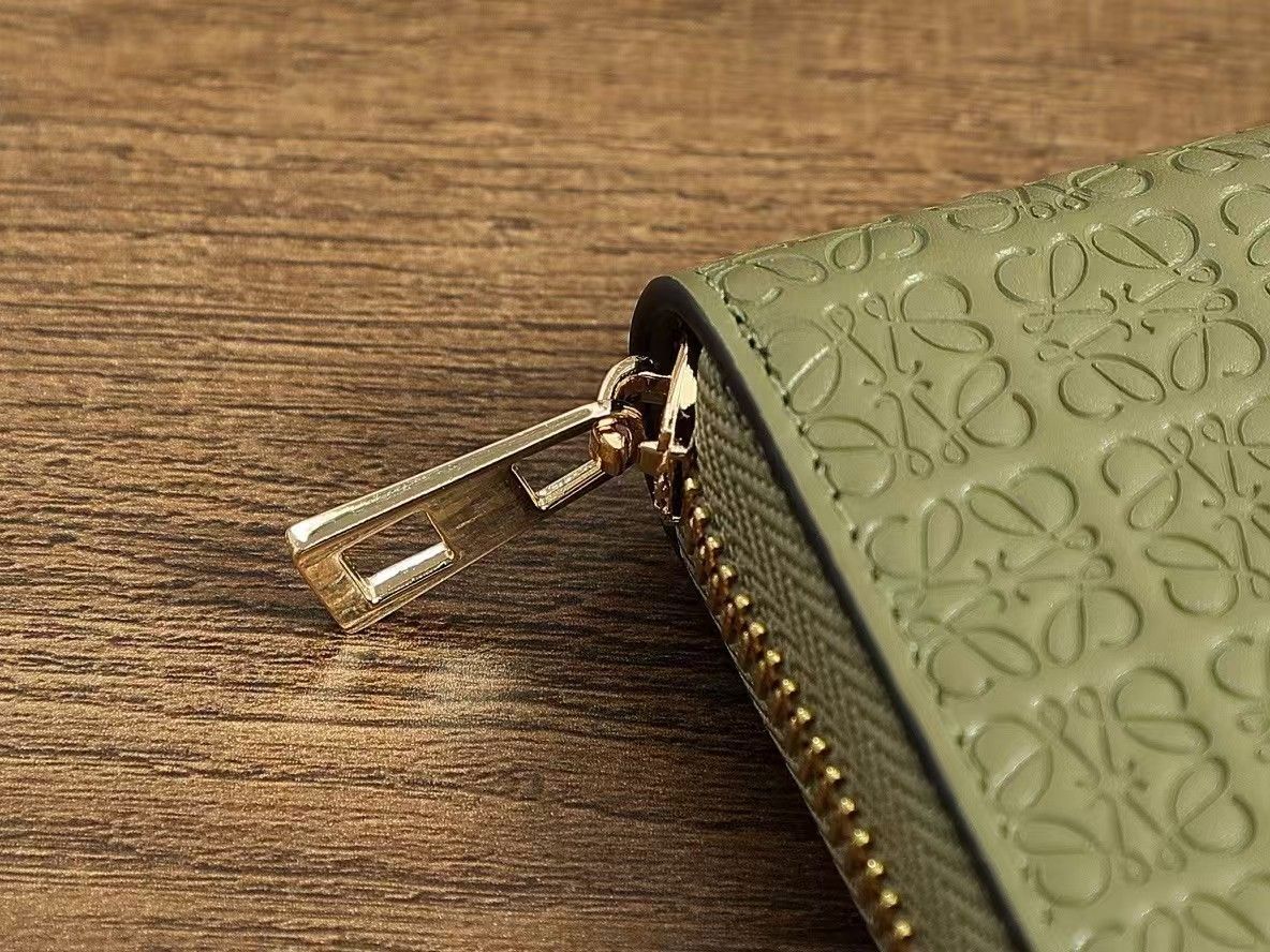 LOEWE財布