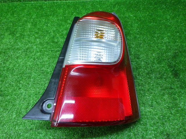 ダイハツ　L235S　L245S　エッセ　右テールレンズ　20506　240608086