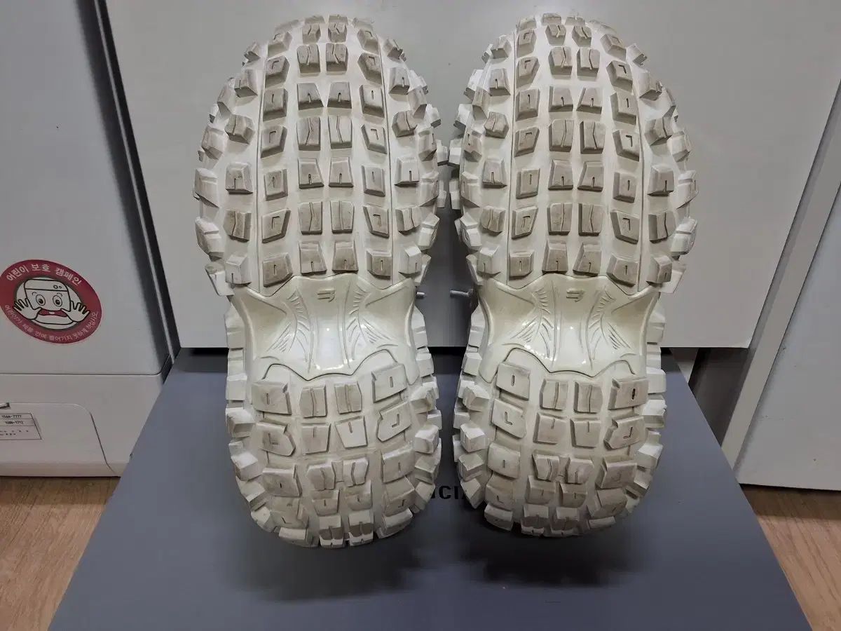 BALENCIAGA バレンシアガ