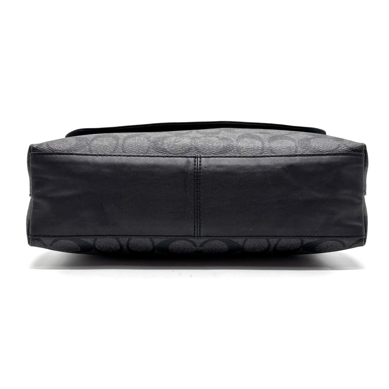 美品✨コーチ ショルダー バッグ ボディバッグ 型押しロゴ 良品 コーチ ボディバッグ ショルダーバッグ シグネチャー ロゴ型押し