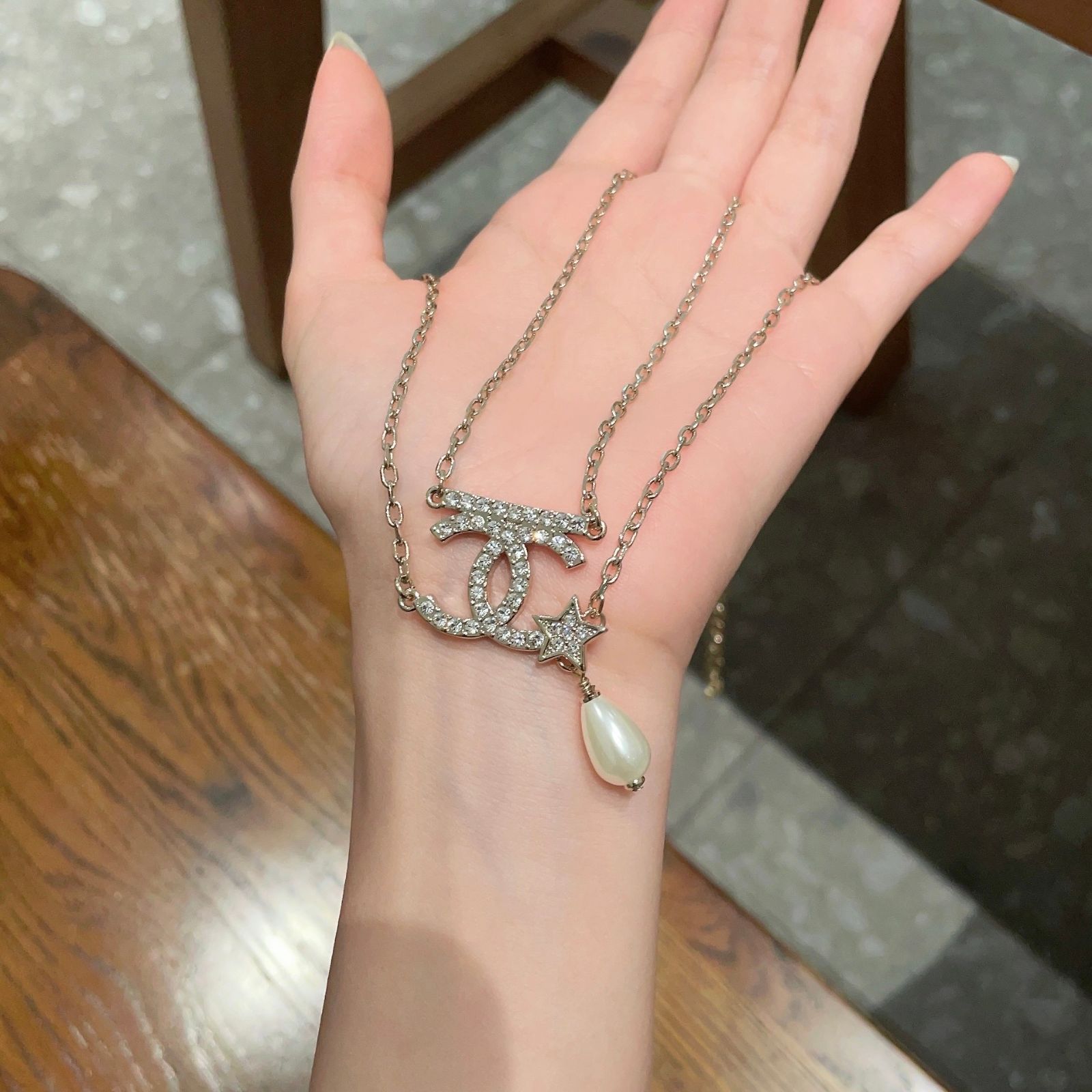フォロー＆いいね大歓迎 ※自己紹介必読※ 様CHANEL ヴィンテージ バングル CHANEL 2005年製 ツイードスパンコールロゴプレートノーカラー
