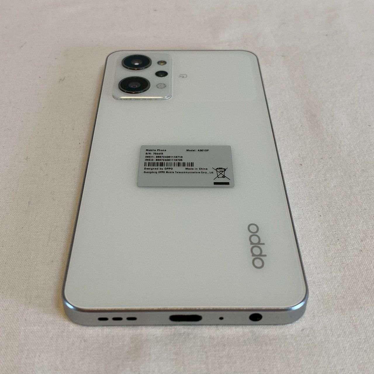 【美品】OPPO Reno9 A 本体 ホワイト　SoftBank ワイモバイル”、スタイリッシュで上質なボディーに快適な操作性