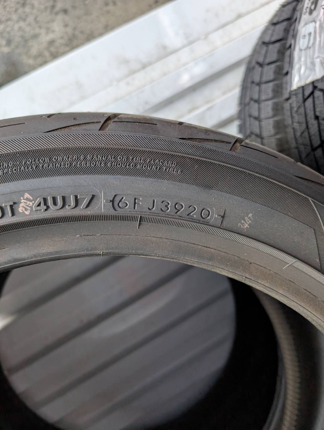 225|45R18 ADVAN