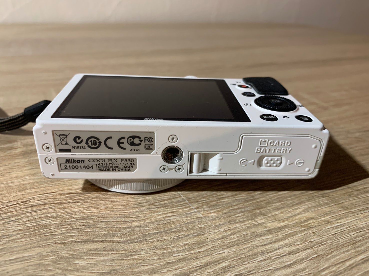 5818 Nikon COOLPIX P330 ホワイト デジカメ 動作確認済み ニコン