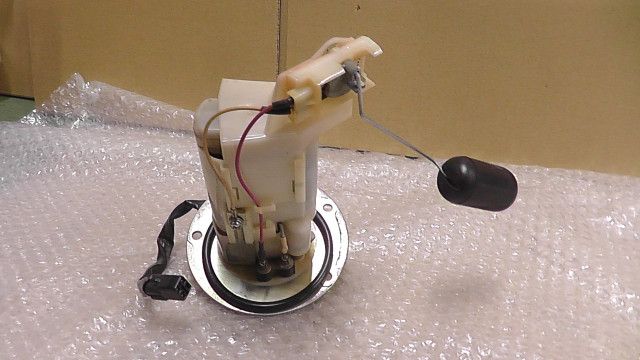 ヴェルシスX250 LE250D-A03xxx の 燃料ポンプ 1761098609