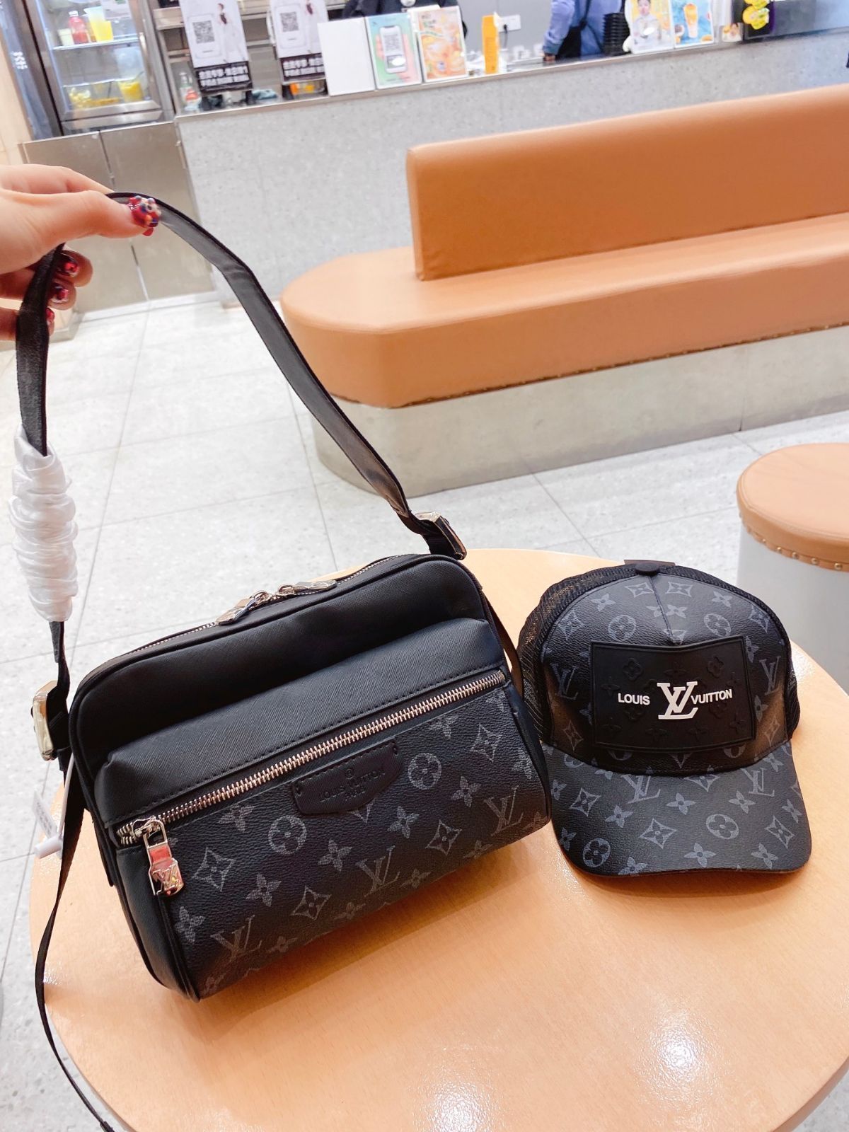 極美品】 LOUIS VUITTON ルイヴィトン メンズ ショルダーバッグ