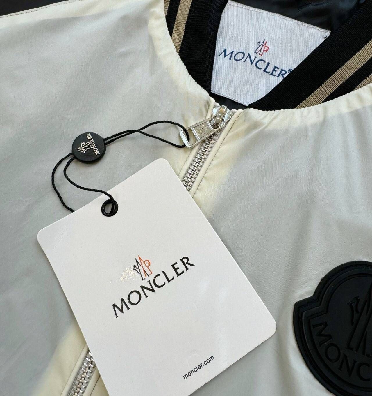 【極美品】MONCLER モンクレール　アクセンチュア　ホワイト ベルト　S MONCLER モンクレール ダウンジャケット ホワイト 白. ANDERSEN