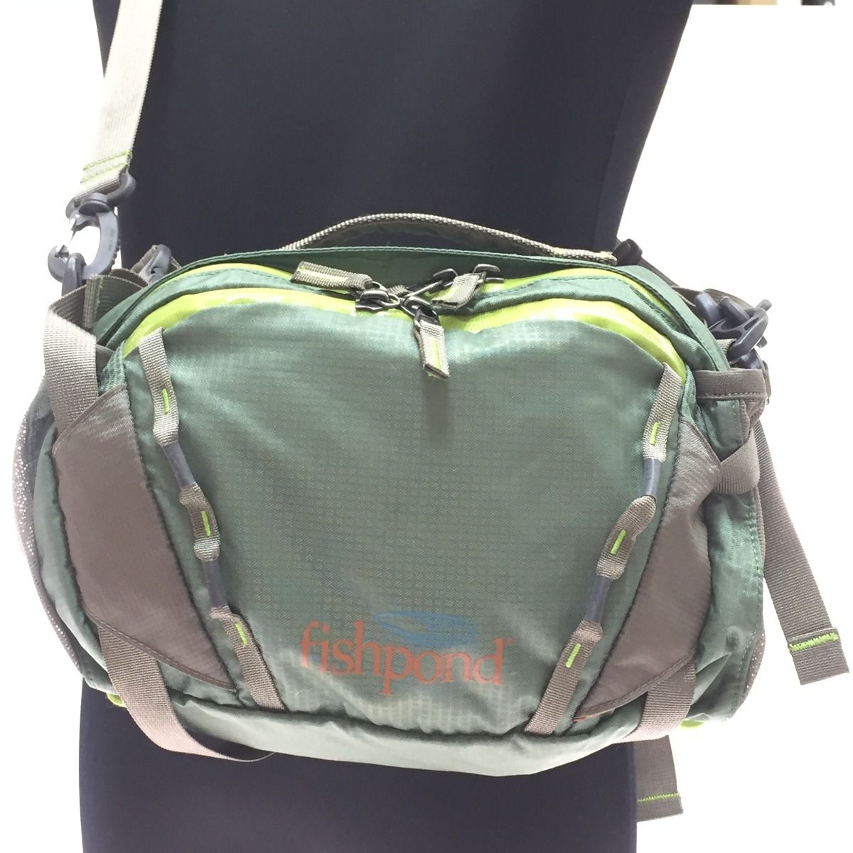 ウエストポーチ