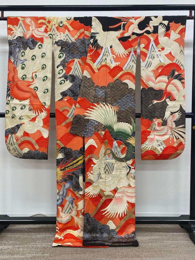 アンティーク 振袖 金駒 金彩 銀彩 孔雀 正絹 身丈170cm 紋付 アンティーク 振袖 金駒 金彩 銀彩 孔雀 正絹 身丈170cm 紋付 - メルカリ