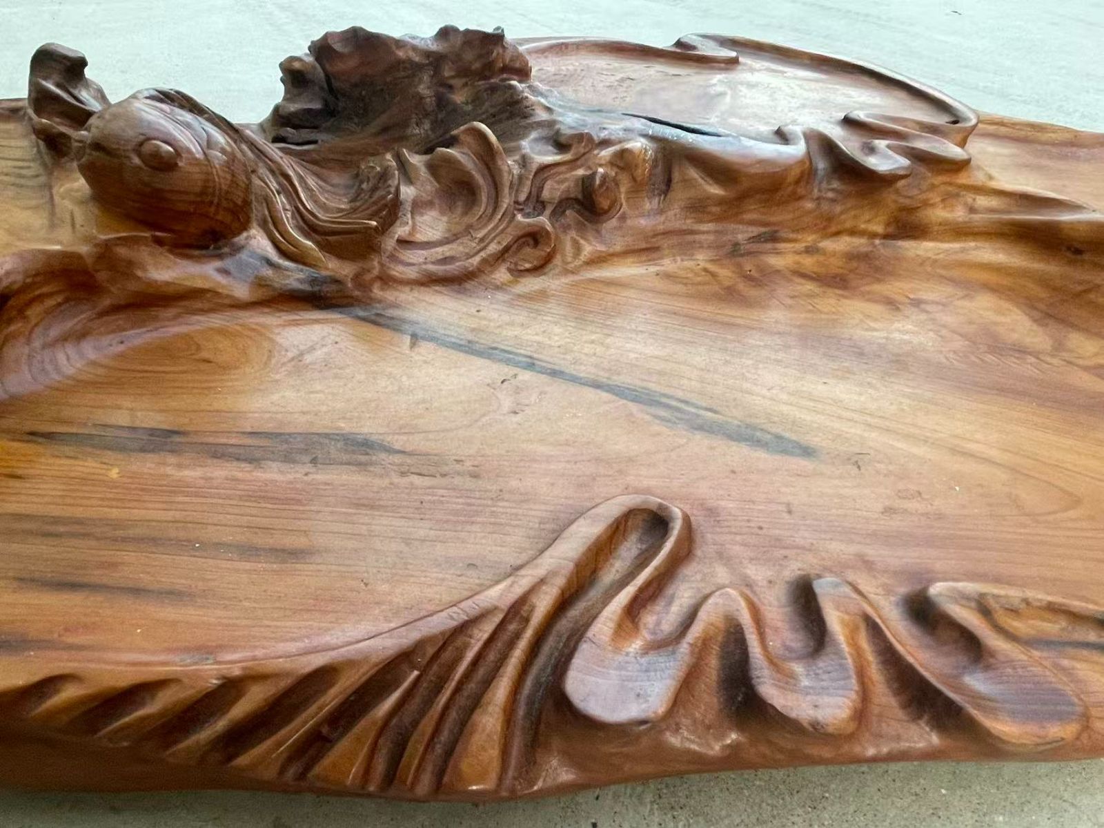 金魚彫刻 手彫り 天然木 原木茶盤 工芸茶盤 伝統