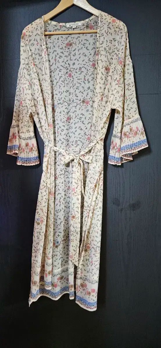 Thursday Island サースデーアイランド ローブ ガウン