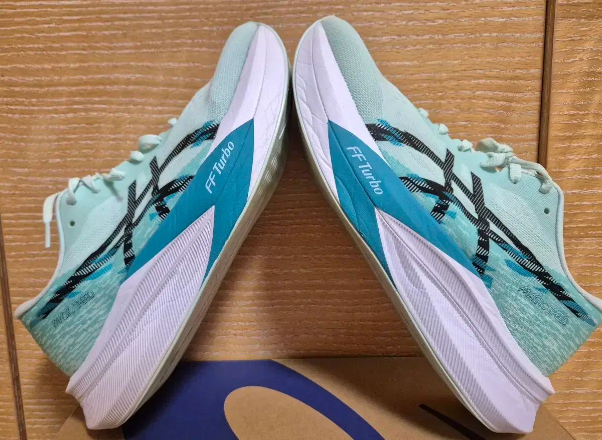 asics アシックス MAGIC SPEED 4 ミント 270 サイズ です