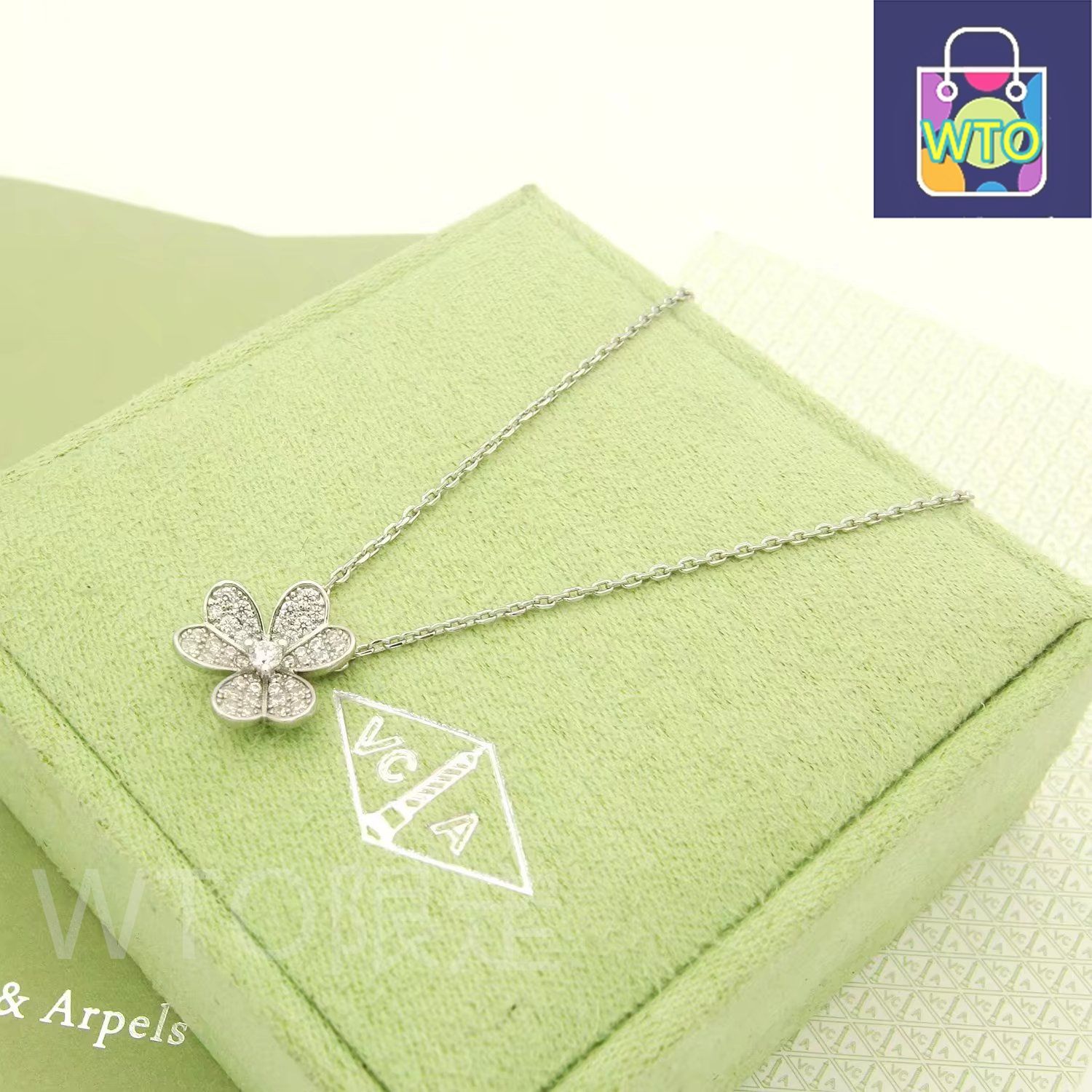 Van Cleef & Arpels クローバーネックレス Van Cleef & Arpels VCAの四つ葉のクローバーネックレス