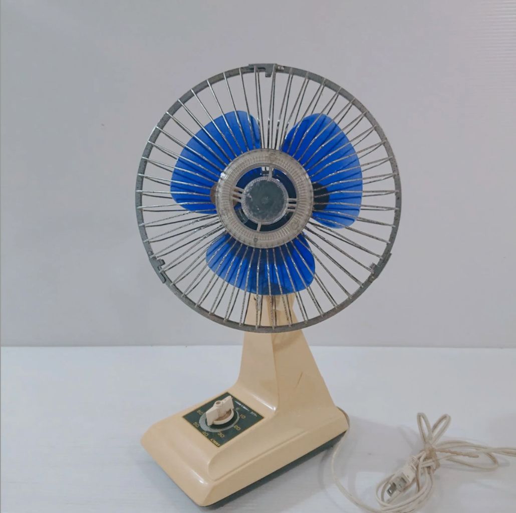 昭和レトロ♪日栄電機 卓上扇風機 RF-23『すずかけ』 3枚羽根 23cm 昭和レトロ♪日栄電機 卓上扇風機 RF-23『すずかけ』 3枚羽根