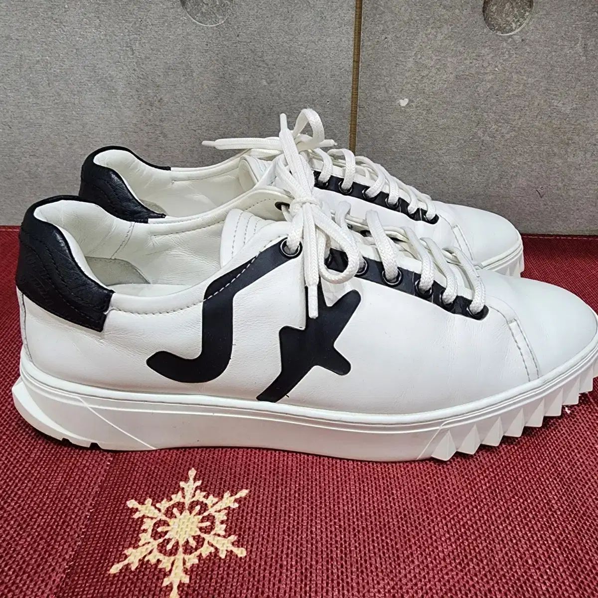 FERRAGAMO(フェラガモ) メンズ スニーカーズ 7 サイズ - メルカリ