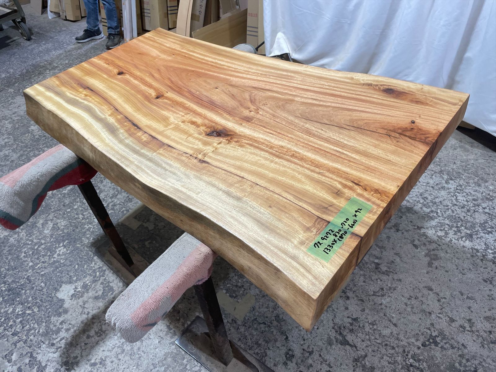 クス9272 楠 一枚板無垢材 1330x830-720x92mm ダイニングテーブル ローテーブル センターテーブル 天板 樟 くすのき