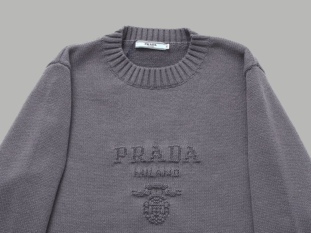 【匿名配送】PRADAプラダ　ウール　襟付きセーター　❤︎ PRADA(プラダ) タートルネック総柄ニットP26421 P26421 ブラック