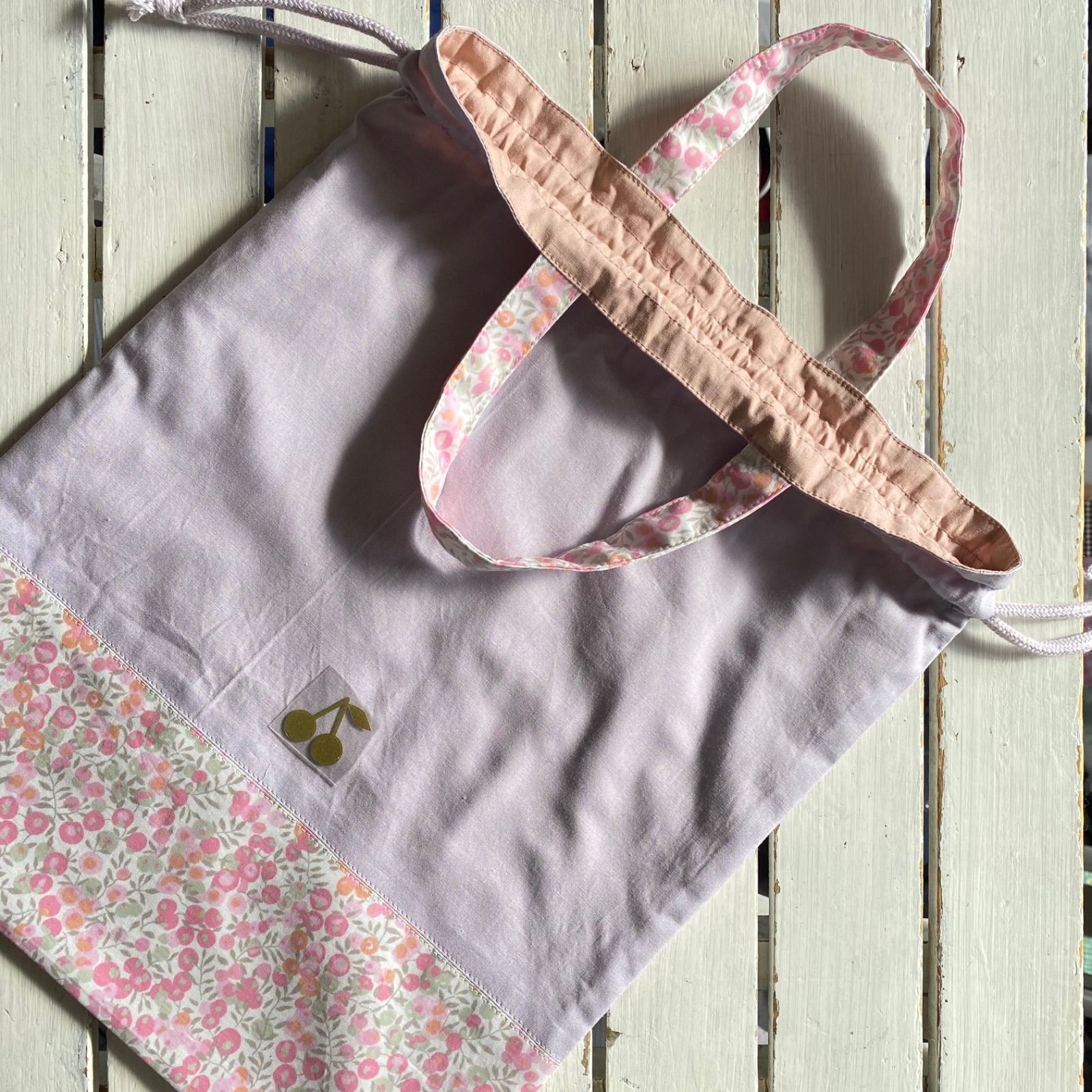現品☆リバティ 限定ウィルトシャーピンク×さくらんぼワッペン体操服袋、お着替え袋 現品☆リバティ 限定ウィルトシャーピンク×さくらんぼワッペン