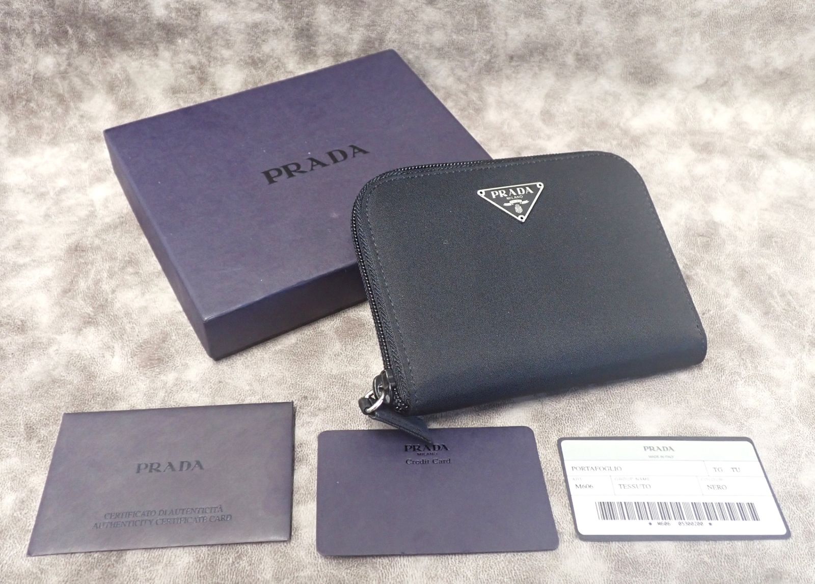 PRADA プラダ