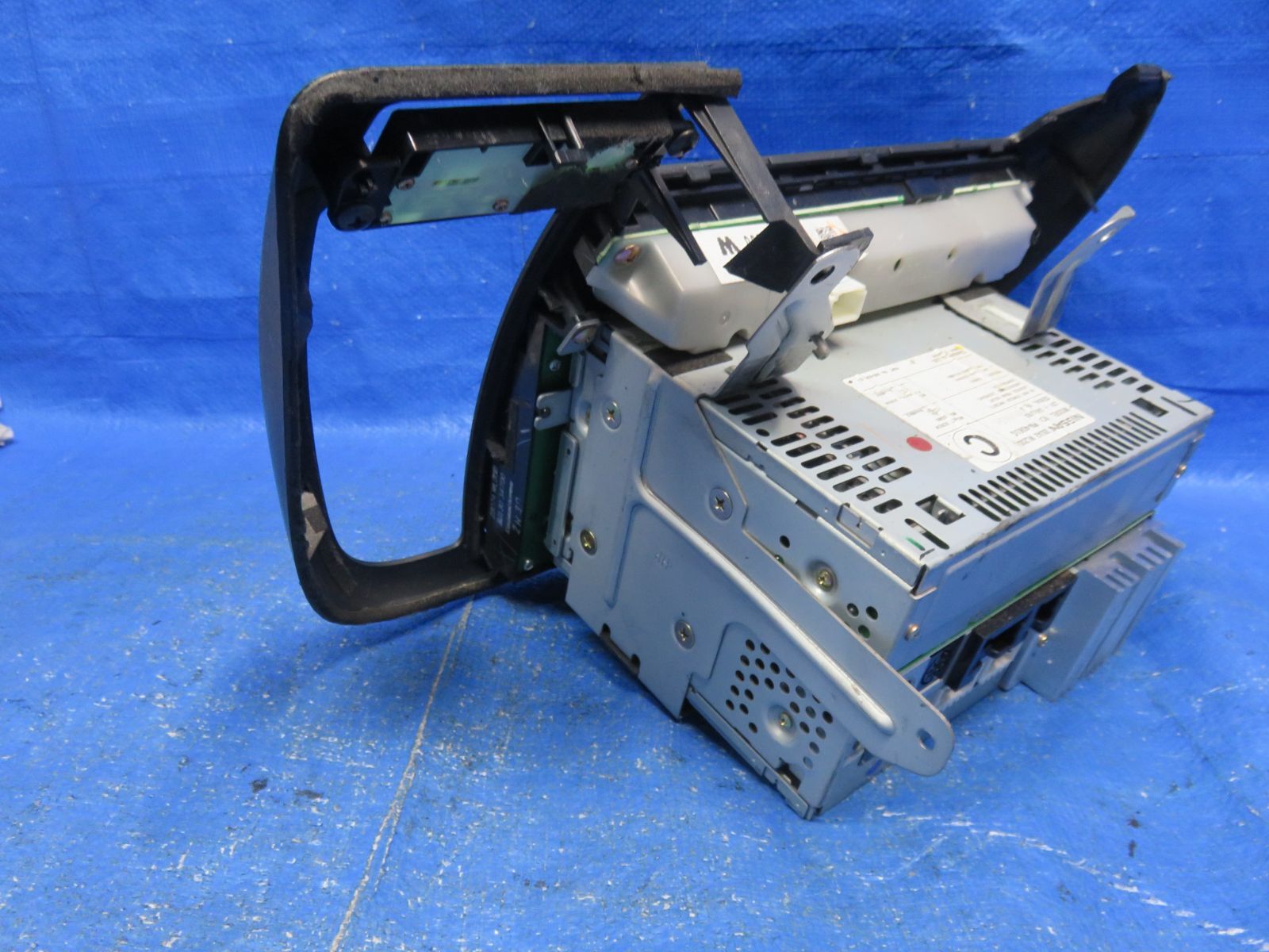 LA6367* 現状渡し 日産 エルグランド E51前期 センターパネル CD