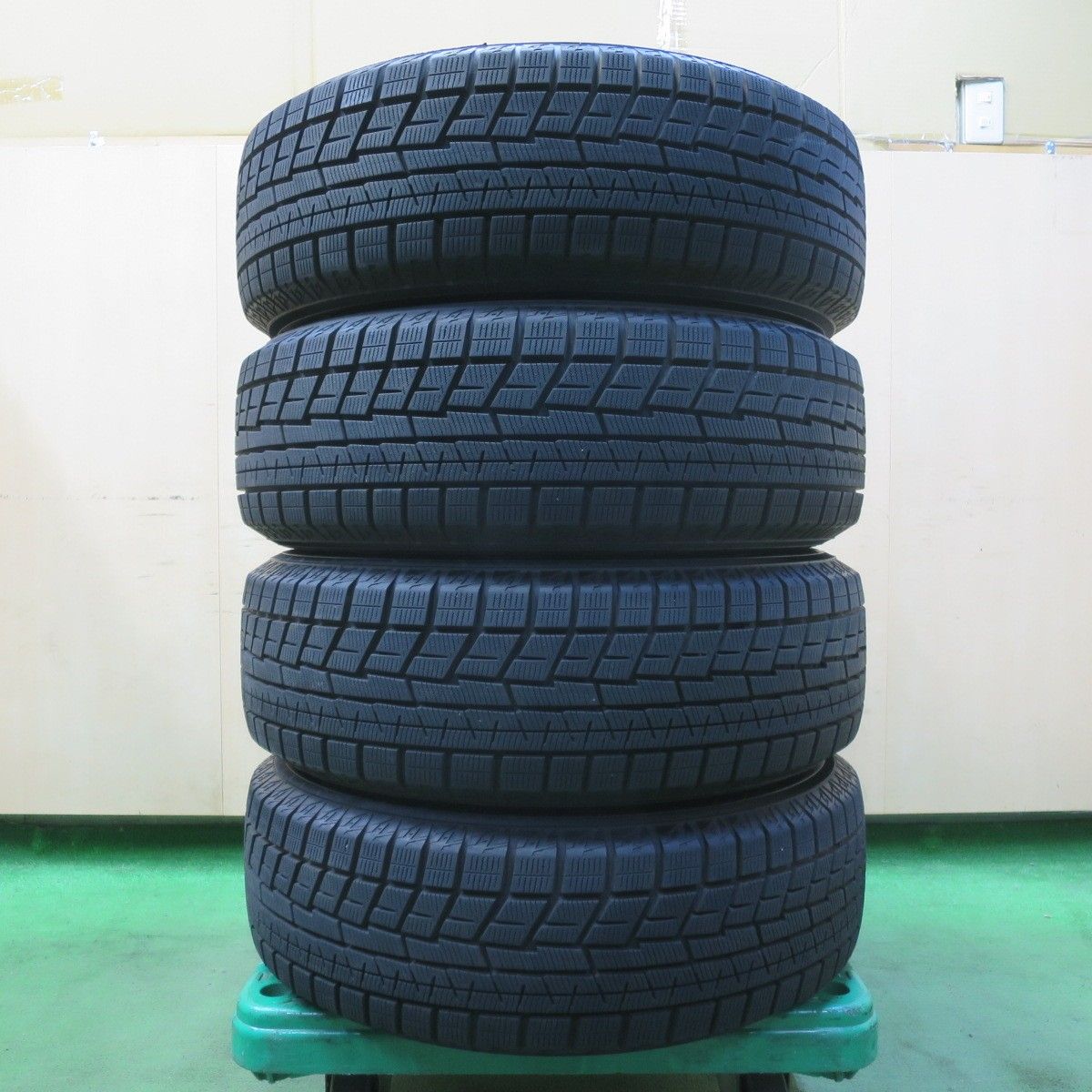車 バリ溝！22年！キレイ！ほぼ10分☆スタッドレス 195/65R15 ヨコハマ 
