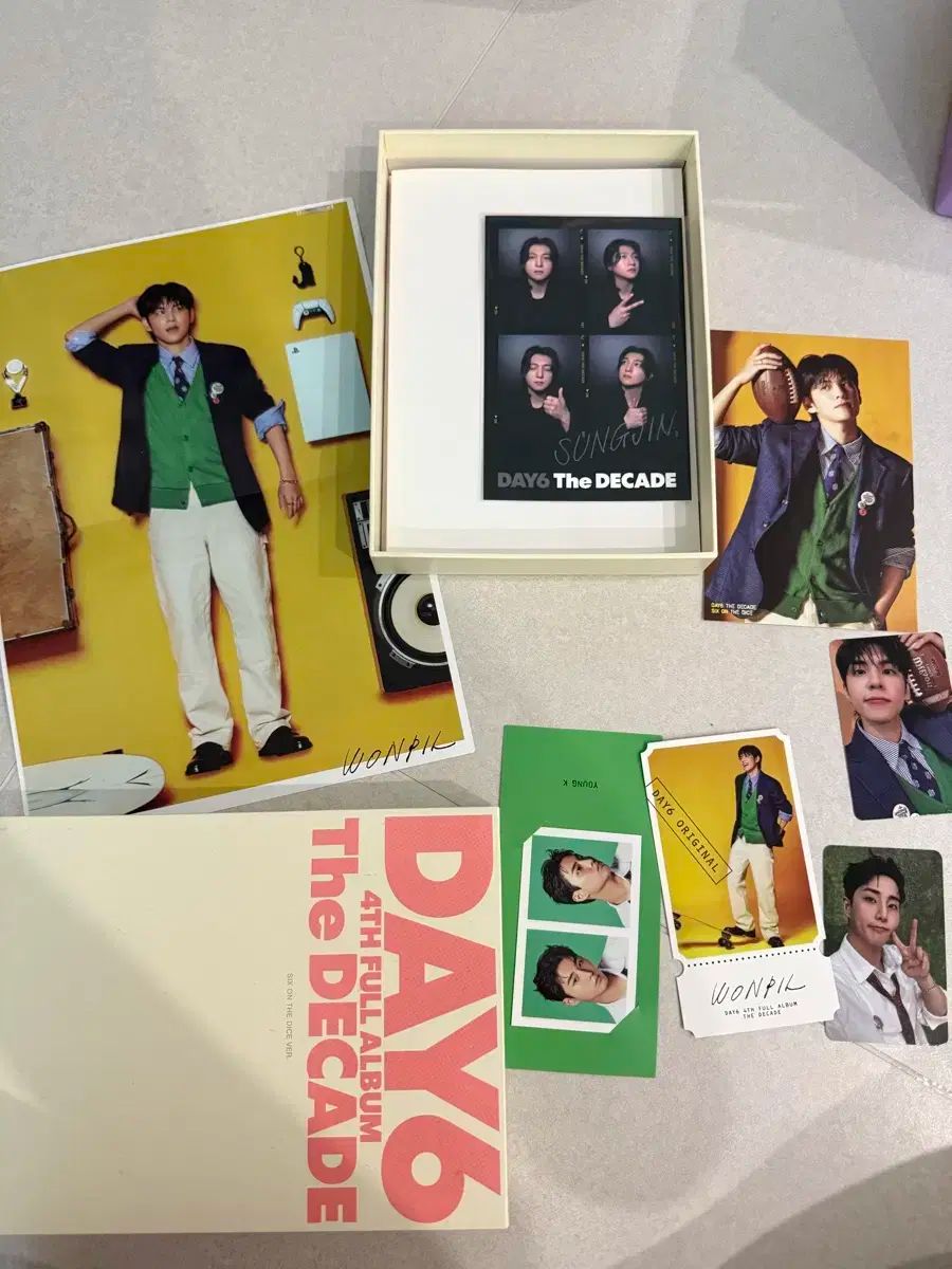 DAY6(デイシックス) ヨンケイ(Young K) ウォンピル(WONPIL) 額縁 Day6