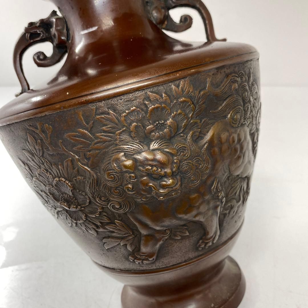 銅製 浮彫 獅子の図 花瓶 トヒチサ 東さ5-0902