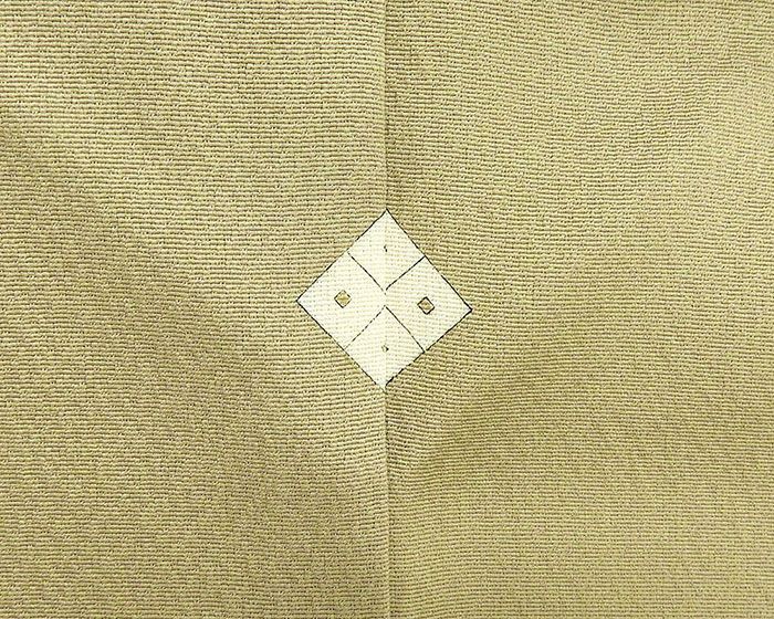 色無地 未着用美品 正絹 灰汁色 身丈161.5cm 裄丈64.5cm 色無地 角立四つ目 未使用 新古品 着物 結婚式 入学式 卒業式 a4006 色無地 未着用美品 正絹 灰汁色 身丈161.5cm 裄丈64.5cm 色無地 角立四