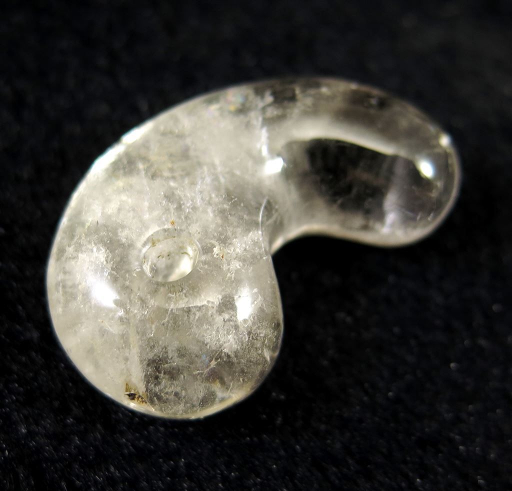 山梨県 黒平鉱山産水晶 39mm勾玉 虹 19.48g カード付 - メルカリ