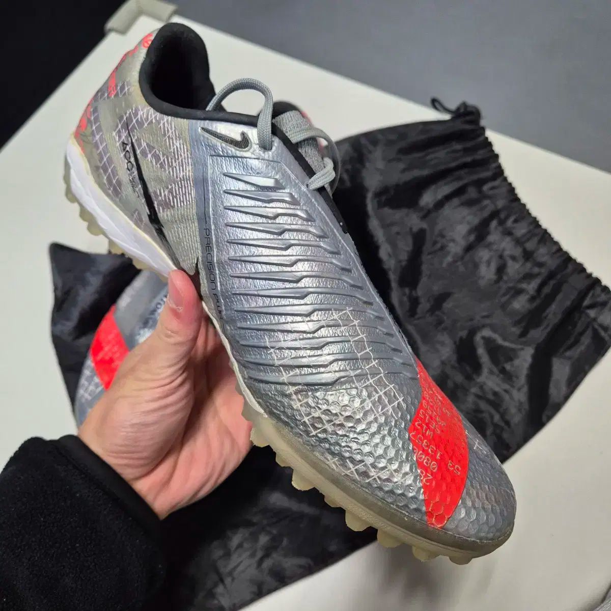 NIKE