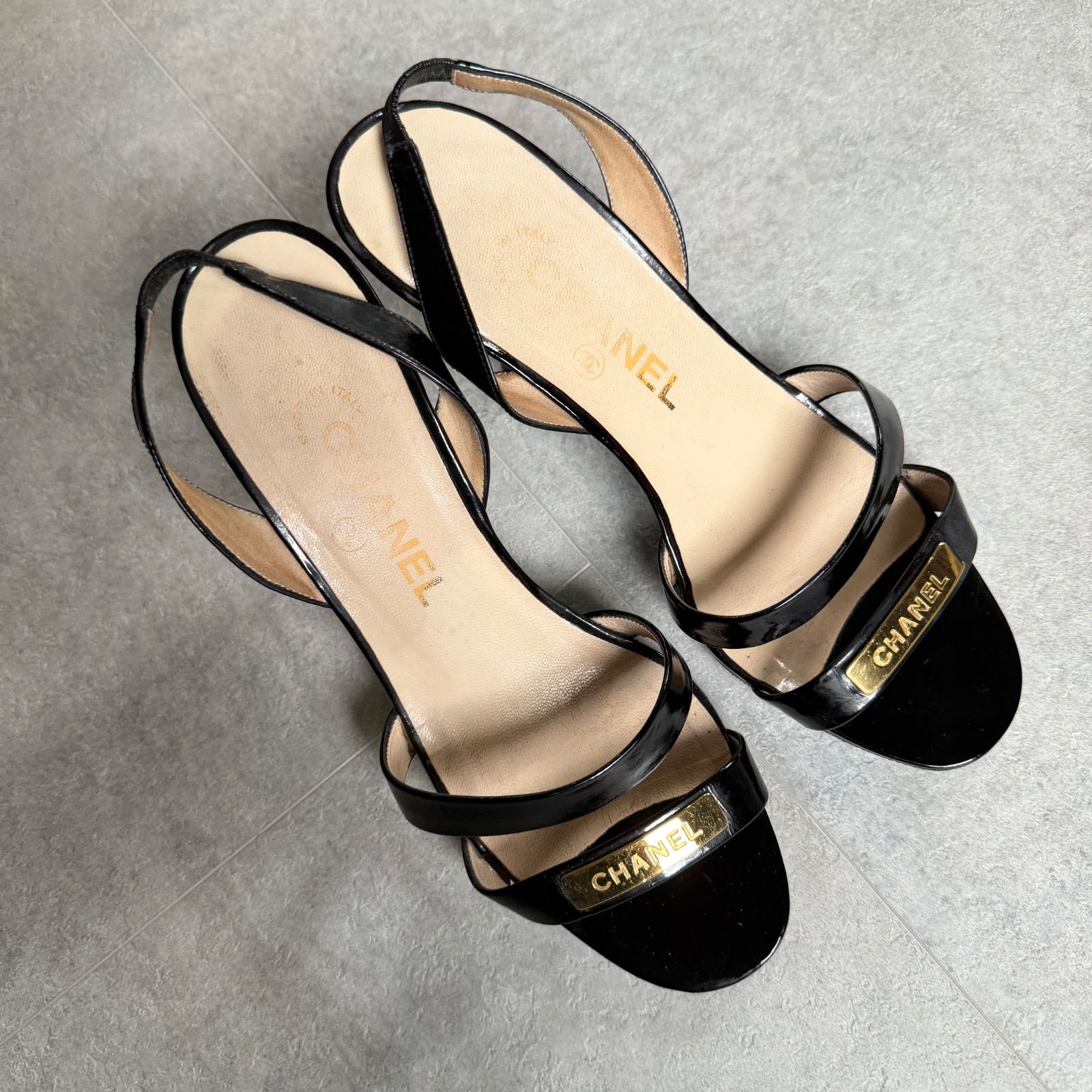 CHANEL シャネル ロゴ サンダル パテントレザー ブラック ゴールド 37 24cm