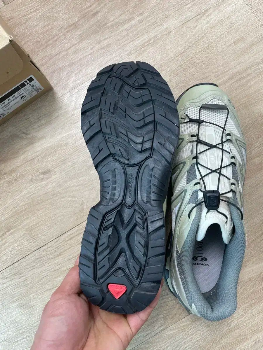 SALOMON サロモン
