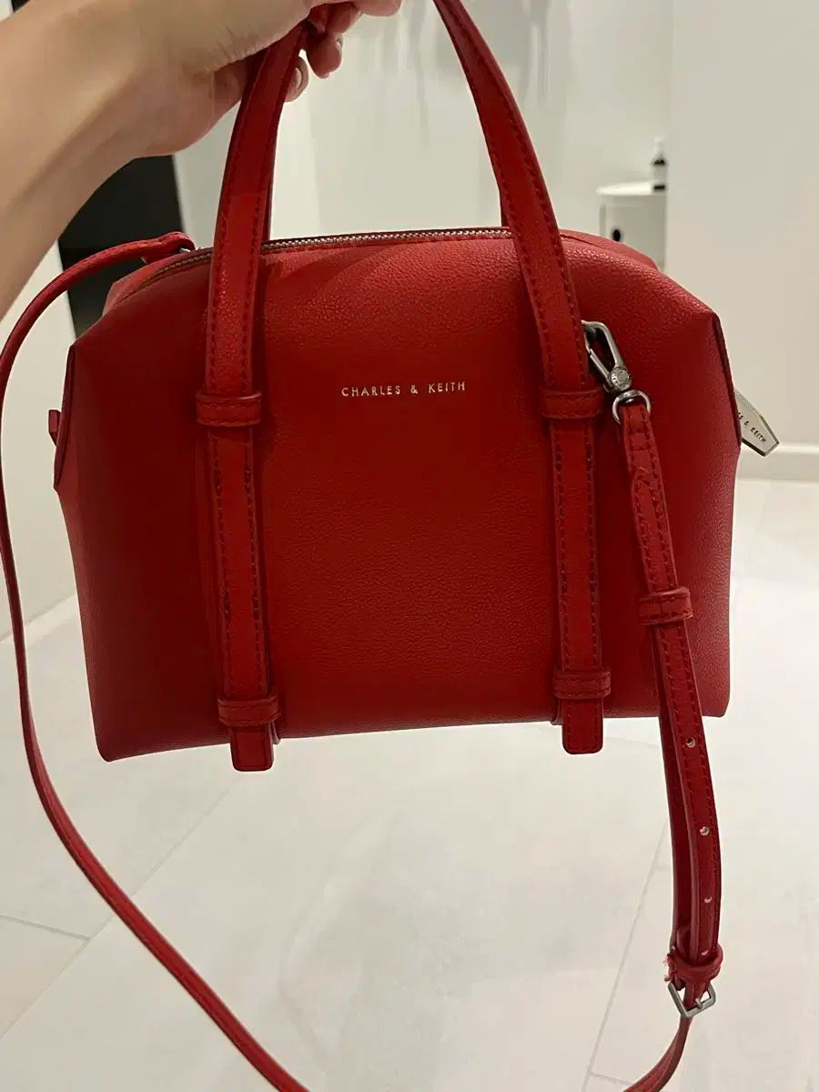 新品【CHARLES & KEITH】チャールズアンドキース バッグ 海外 新品【CHARLES & KEITH】チャールズアンドキース バッグ 海外