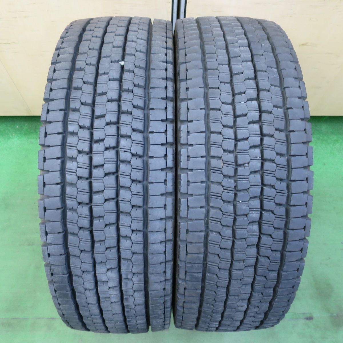 バリ溝 24年 9.5分 2本 トラック タイヤ 245|70R19.5 136|134J スタッドレス ブリヂストン W999 19.5インチ 5052607イスタ