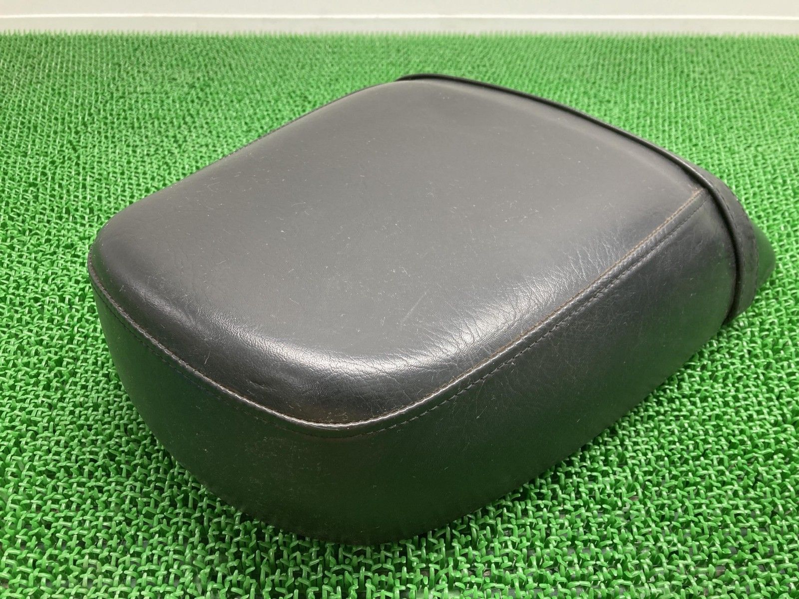 ブルバード400 タンデムシート 39G3 スズキ 純正 バイク 部品 VK57A