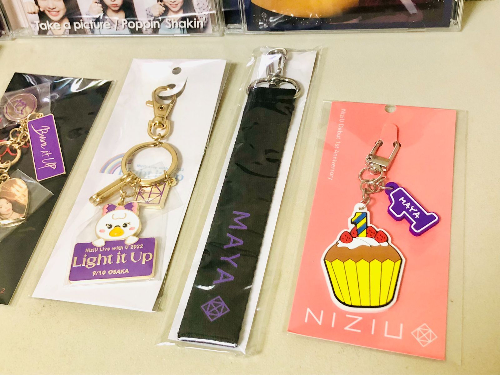 NiziU マヤ ラントレ ピンバッジ キーホルダー NiziU マヤ ラントレ ピンバッジ キーホルダー