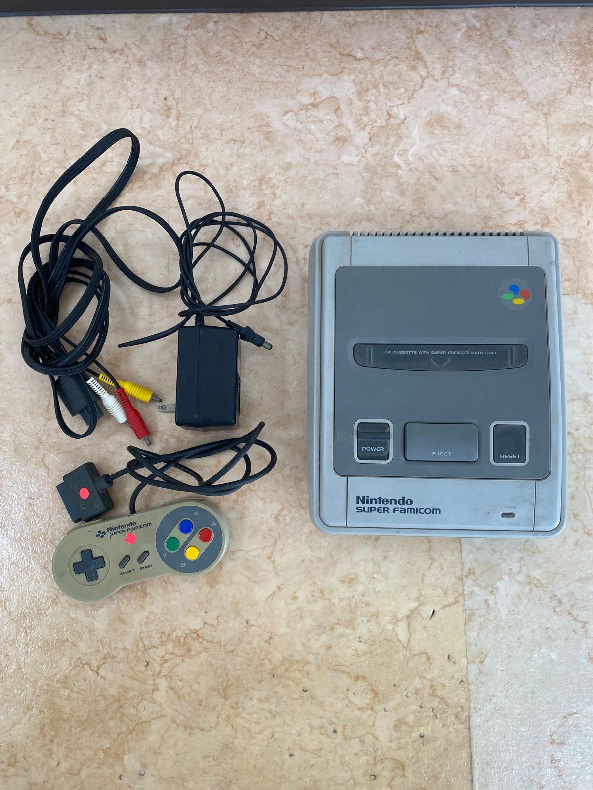 スーファミ本体コントローラ4本ソフト37本です Nintendo 【箱付き】【任天堂 スーパーファミコン 本体 コントローラー